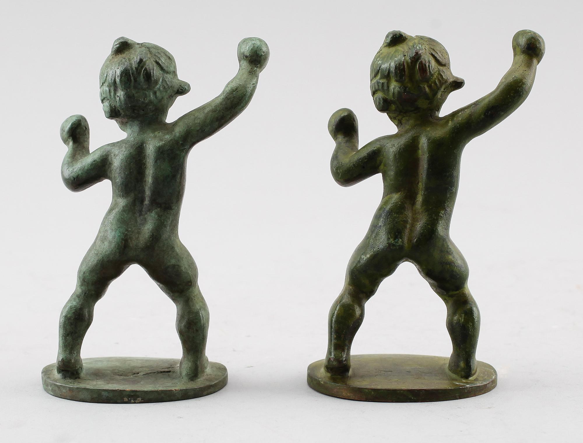SKULPTURER, 2 st, grönpatinerad brons, 1900-talets första hälft.
