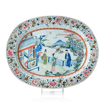 A famille rose serving dish, Qing dynasty, 18th century.