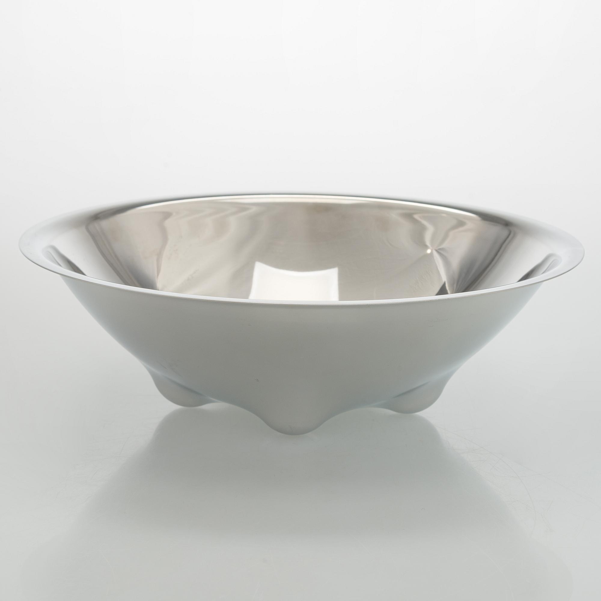 Stefan Lindfors, a stainless steel salad bowl with servers, Hackman, late 20th century.