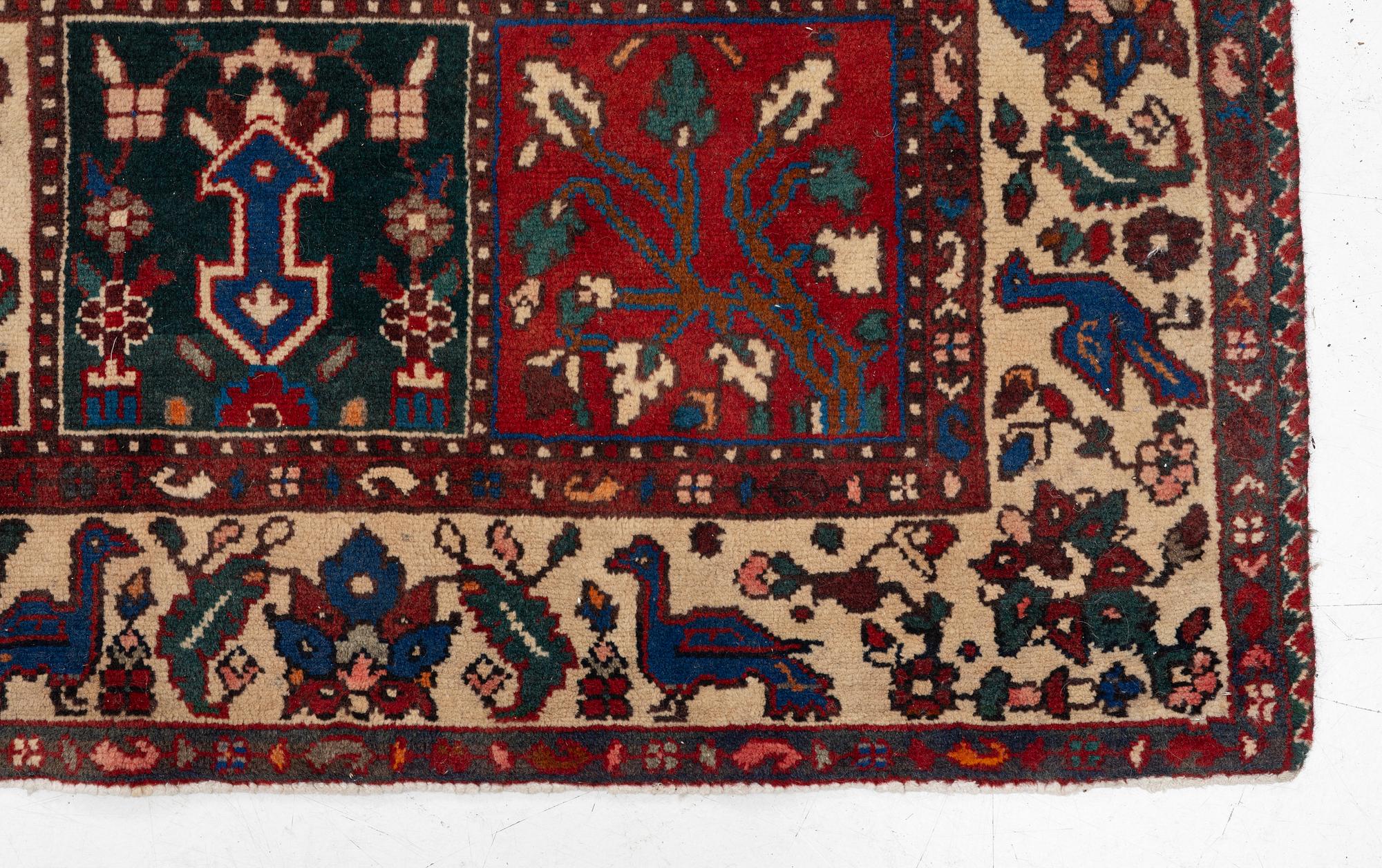 Carpet, Bakhtiari, 300 x 160 cm.