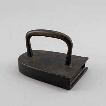 Strykjärn, brons, 1600-tal.