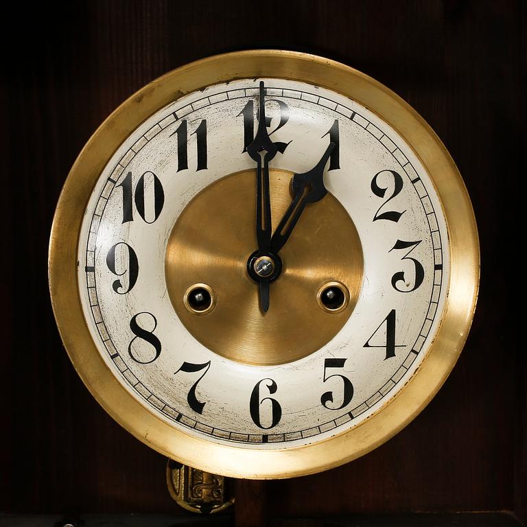 VÄGGPENDYL, med pendel nyrenässans, 1800-talets slut.