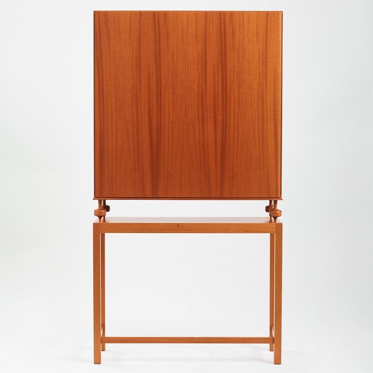 Josef Frank, a showcase cabinet model "2077", Firma Svenskt Tenn, Sweden pre 1985.
