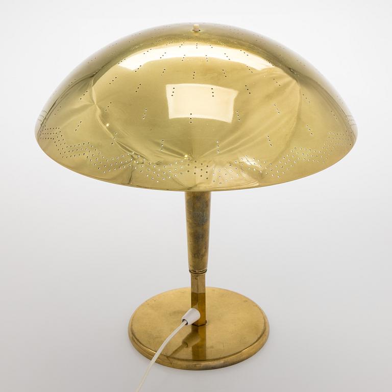 Paavo Tynell, A mid-20th century '5061' table lamp for Taito Finland.