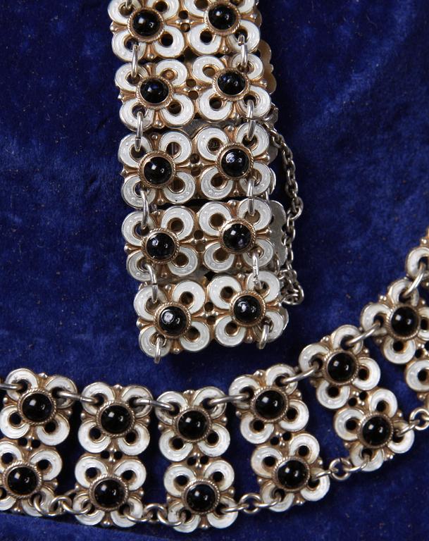 COLLIER samt ARMBAND, sterlingsilver och emalj, Willy Winnaess, David-Andersen, Norge, 1950-tal.