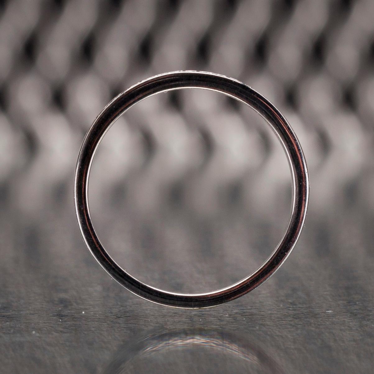 RING, vitguld 14K, 51 små diamanter tot. 0,35 ct. Vikt 4,6 g.