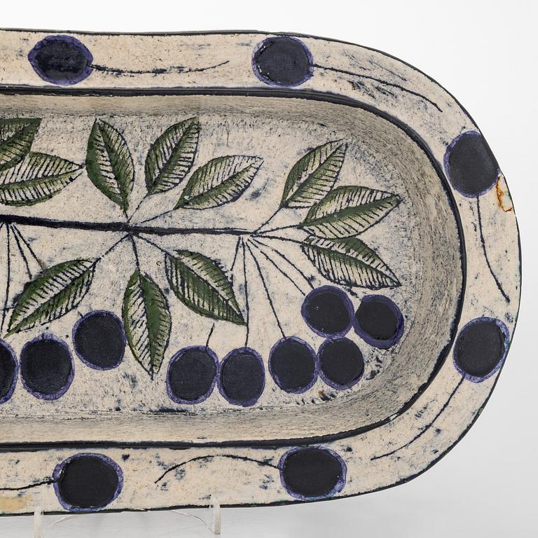 Birger Kaipiainen, a ceramic decorative plate, signed Kaipiainen.
