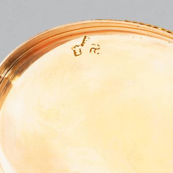 A late 18th century gold box en deux colour and enamel, possibly Hanau, Louis XVI.