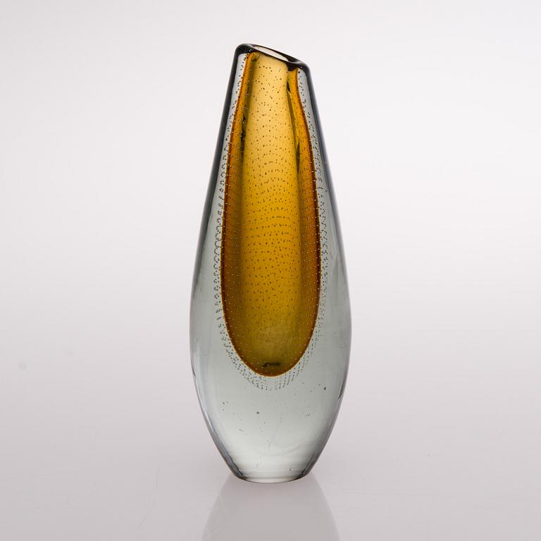 GUNNEL NYMAN, VASE. GN 25. Nuutajärvi. Early 1950s.