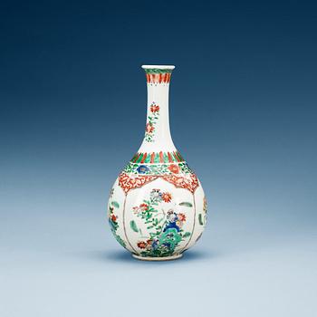 1414. A famille verte vase, Qing dynasty, Kangxi (1662-1722).