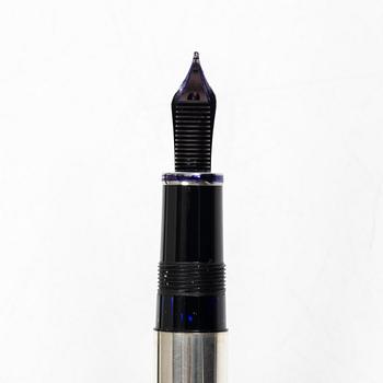 A Montblanc fountain pen, limited edition 'Soulmakers for 100 years', 'Starwalker'.
