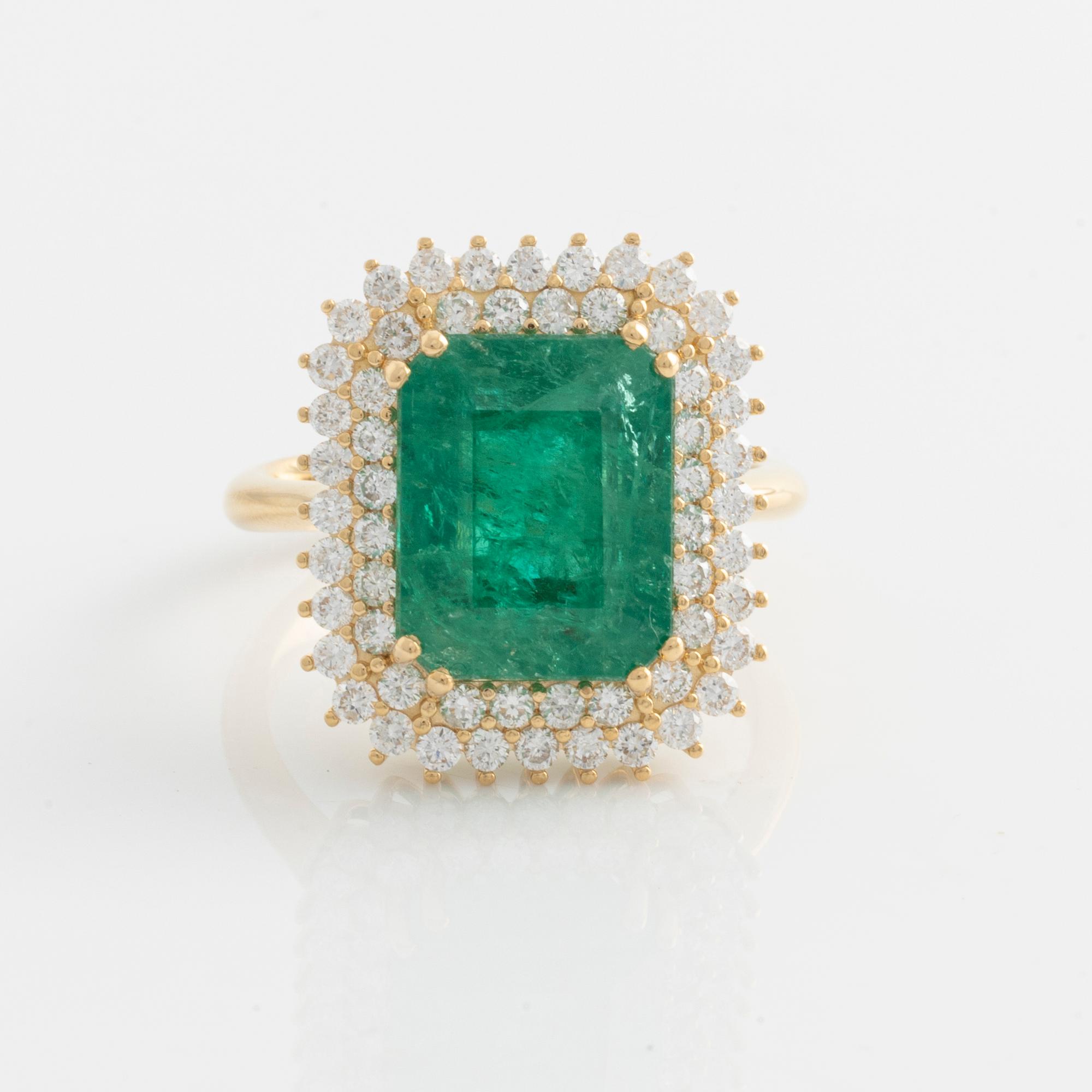 Ring with emerald-cut emerald and brilliant-cut diamonds.