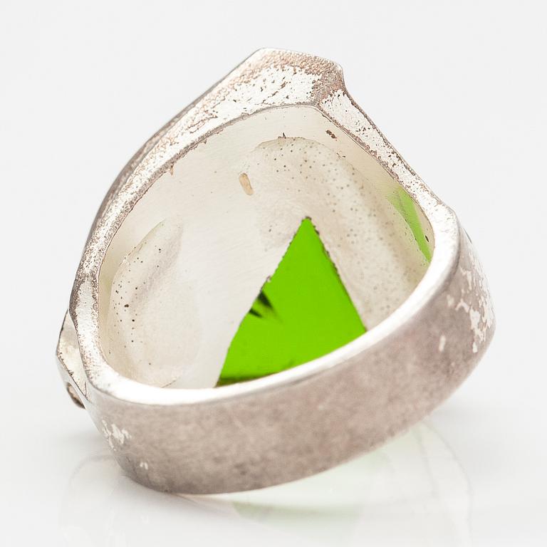 Zoltan Popovits, Ring, sterlingsilver och glas. Lapponia 2001.