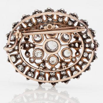 BROSCH med gammalslipade diamanter totalt ca 9.40 ct, mittsten ca 1.10 ct.