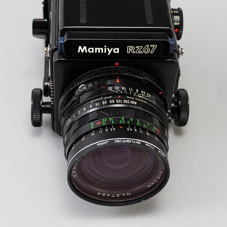 A black Mamiya RZ67 Pro Medium Format Camera Body with sekor z f = 110 mm 1:2.8 and sekor c f = 50 mm 1:4.5 lens.