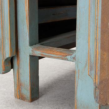 A drop-leaf table, 19th century.