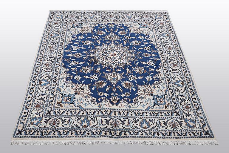 Matta, Nain, part silk, 9 LAA, ca 203 x 147 cm.