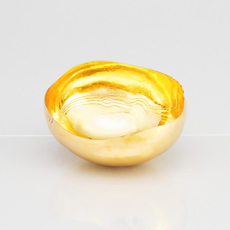 Nils Nisbel, an 18K gold bowl, Sigtuna Sweden 1984.