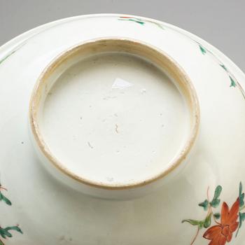 A famille rose export porcelain bowl and a pair of pates, Qing dynasty, 18th century.