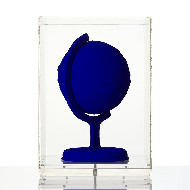Yves Klein, "La Terre Bleue".