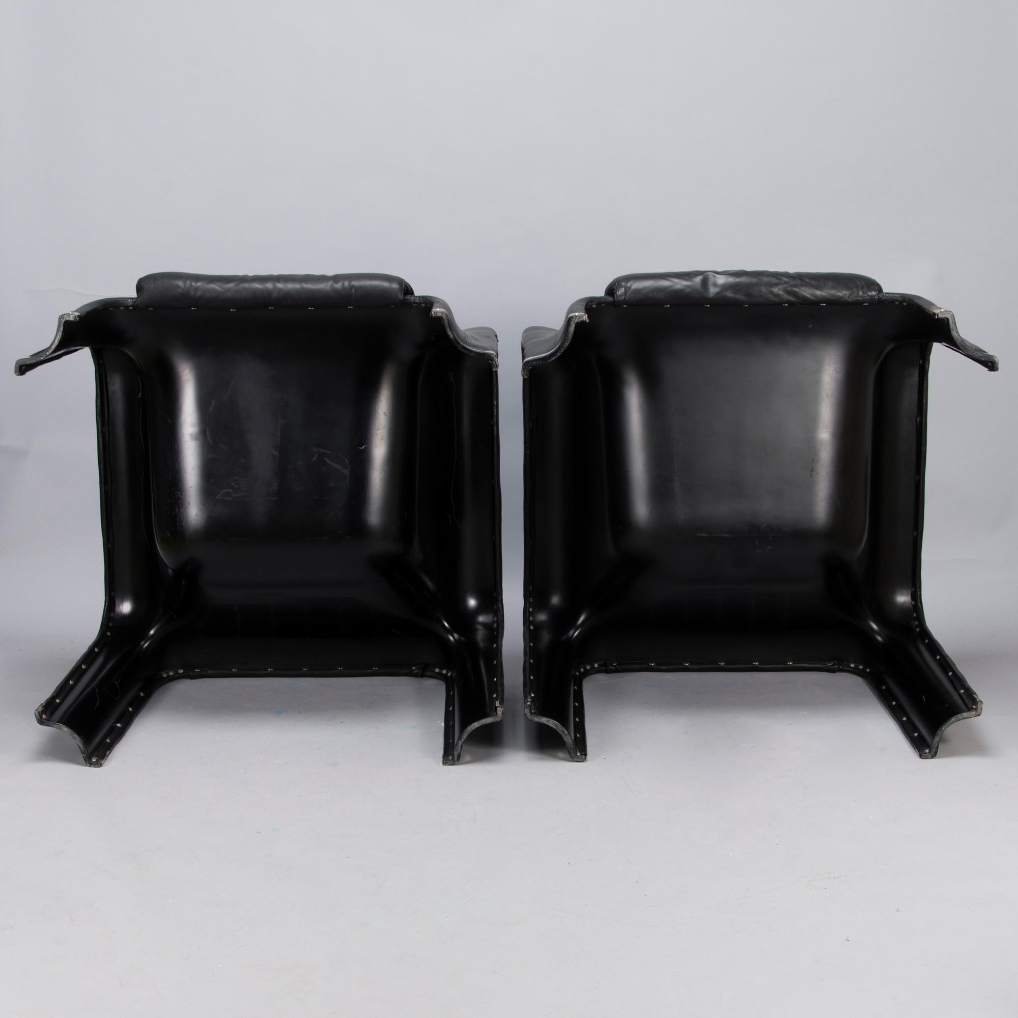 Pekka Perjo, A pair of 'Pohjola' armchairs for Haimi / Avarte.  Designed 1965.