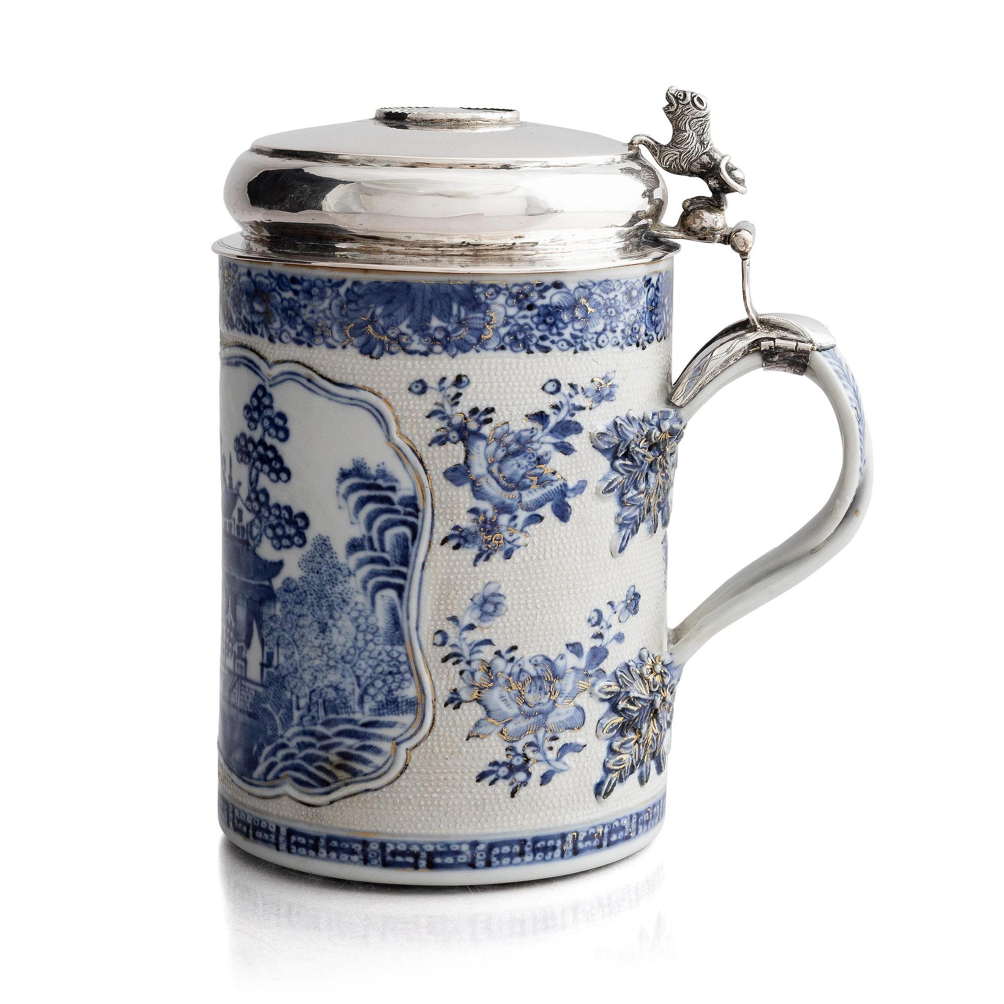 Dryckeskanna, silvermontering på kompaniporslin, otydlig mästarstämpel, Danmark 1700-tal.