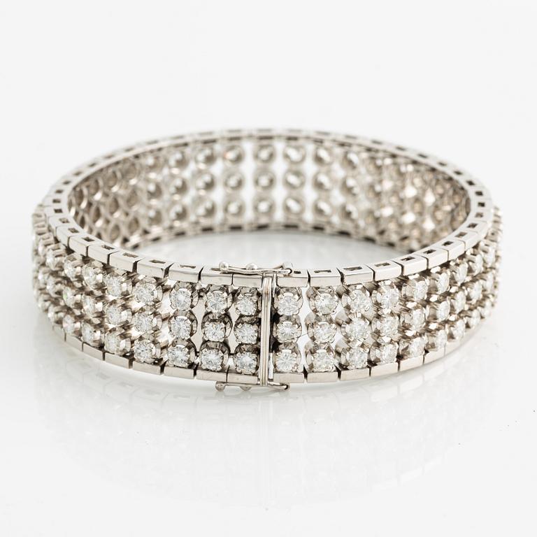Bracelet 18K white gold with round brilliant-cut diamonds.