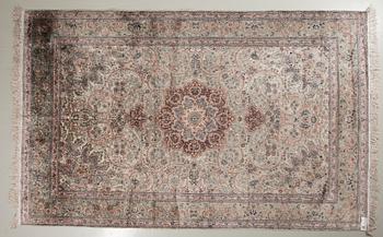 MATTA, silke. Ca 246x157 cm.
