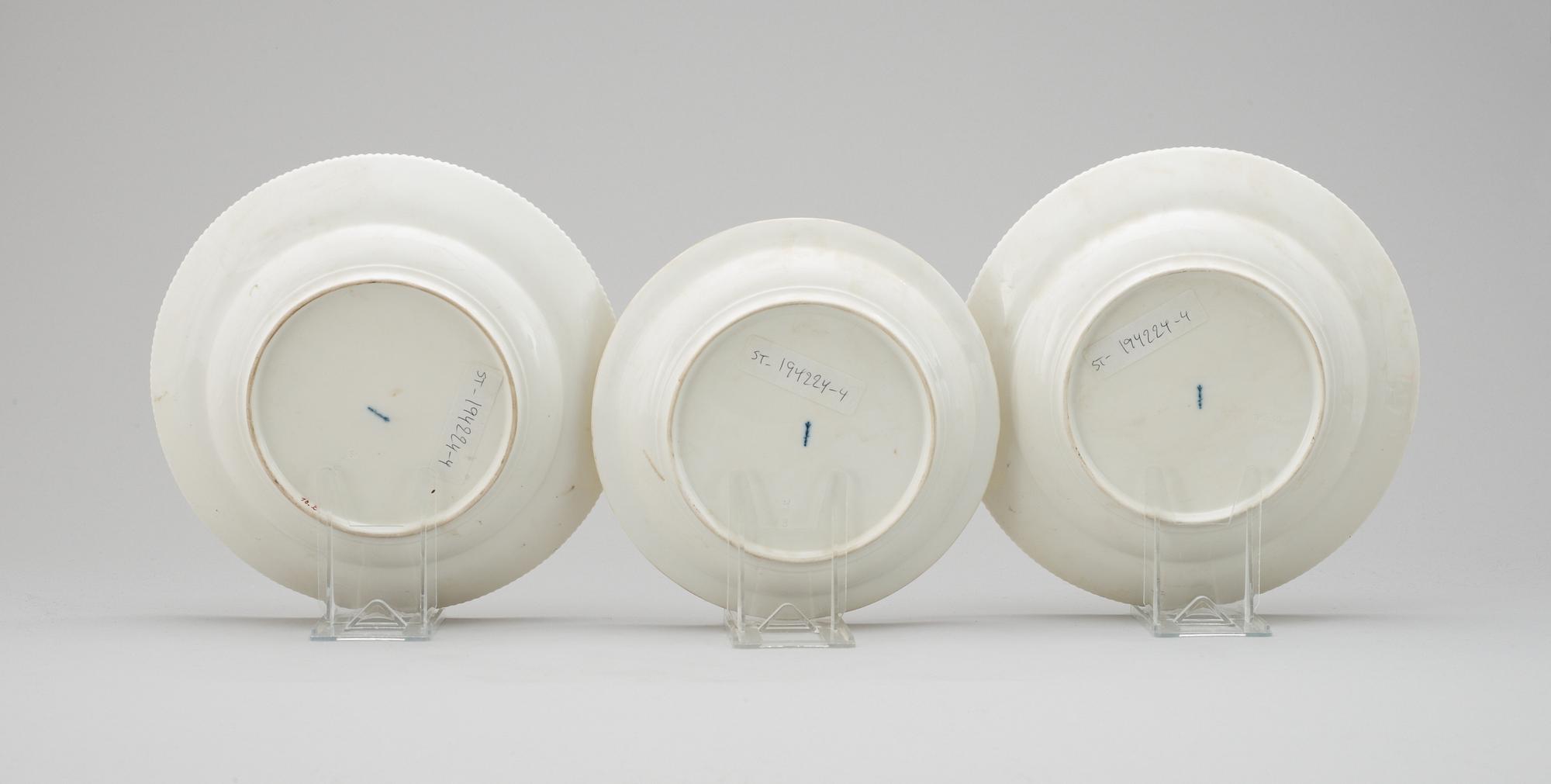 TALLRIKAR, 3 st, porslin. Berlin, 1800-tal.