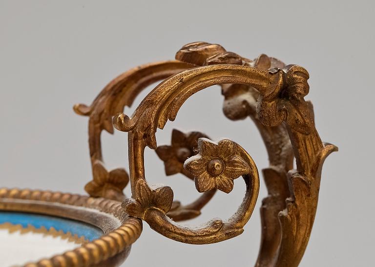 SKÅL, porslin samt gulmetall, Sèvres, 1900-talets början.