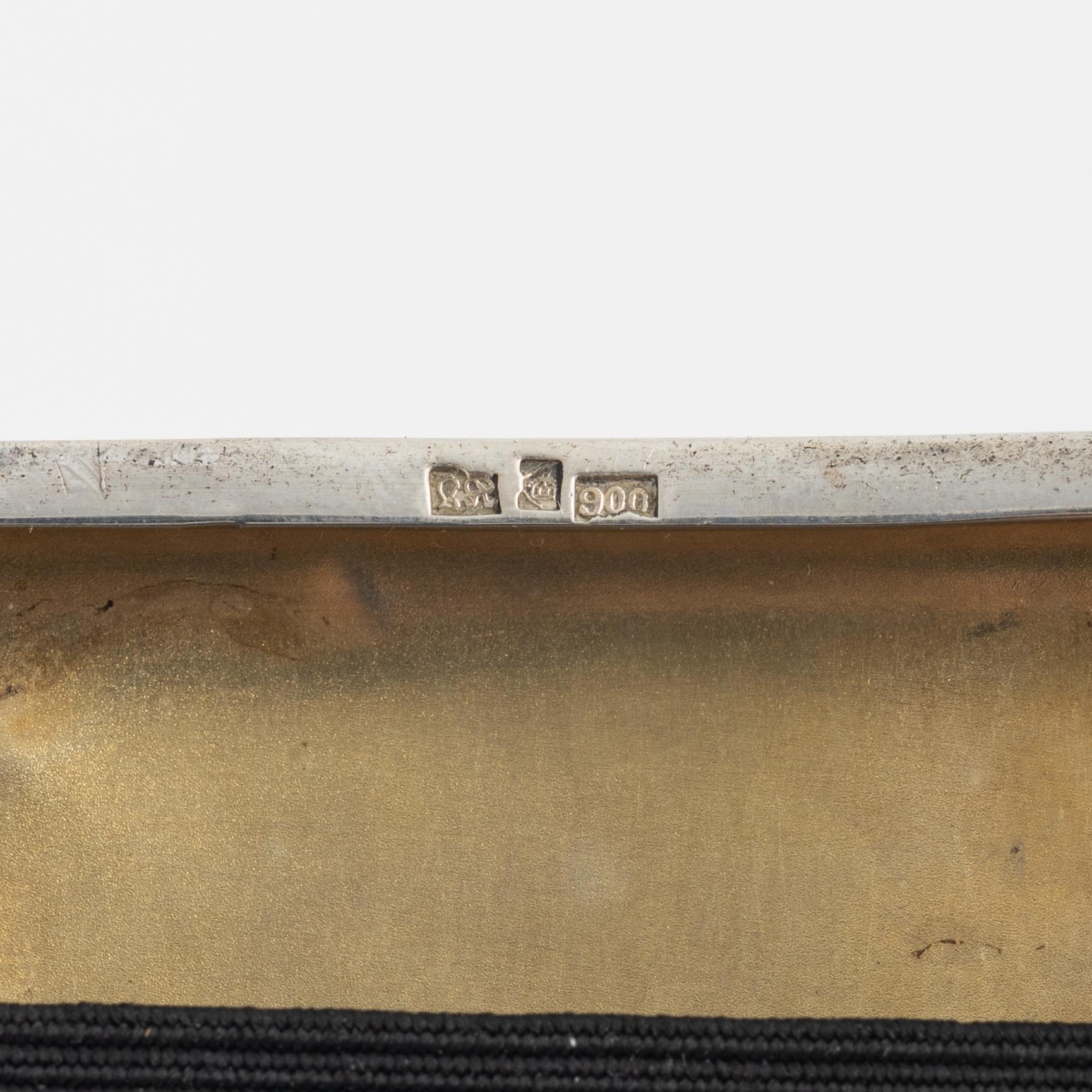 Cigarettetuier, 3 st låghaltigt silver och emalj. 1900-tal.