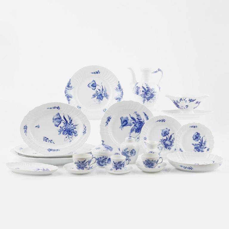 A 'Blå Blomster' 96-pieces porcelain, Royal Copenhagen.