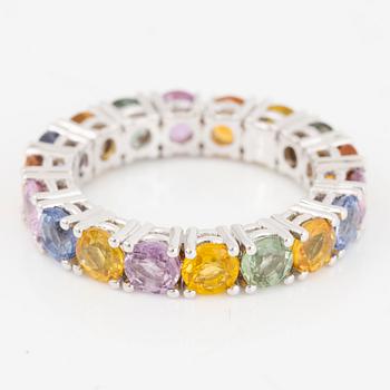 Ring 18K vitguld med multifärgade safirer.