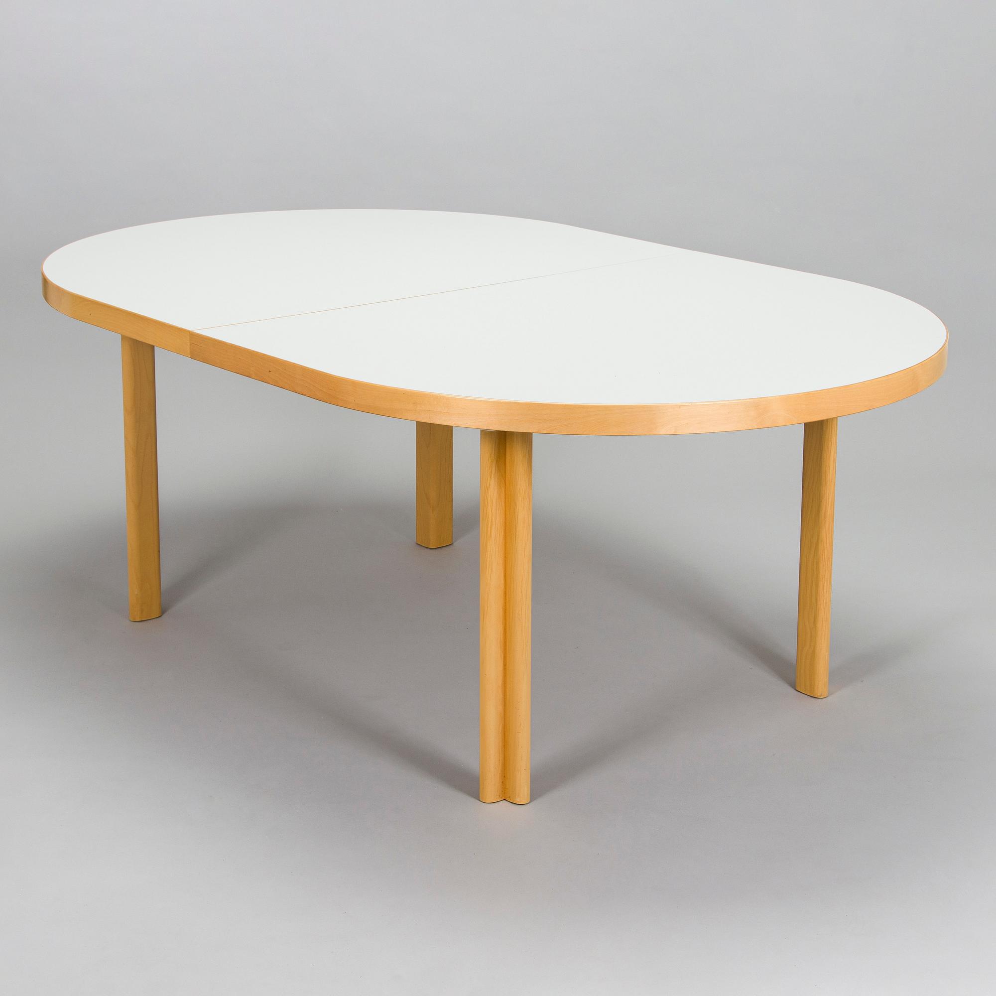 Alvar Aalto, a late 20th century 'H99' dining table for Artek.