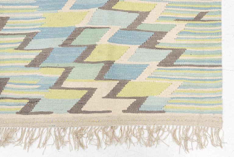 A Kelim carpet, c. 257 x 193 cm.