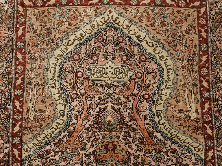 MATTA. Old silke Hereke Souf. 155,5 x 111,5 cm.