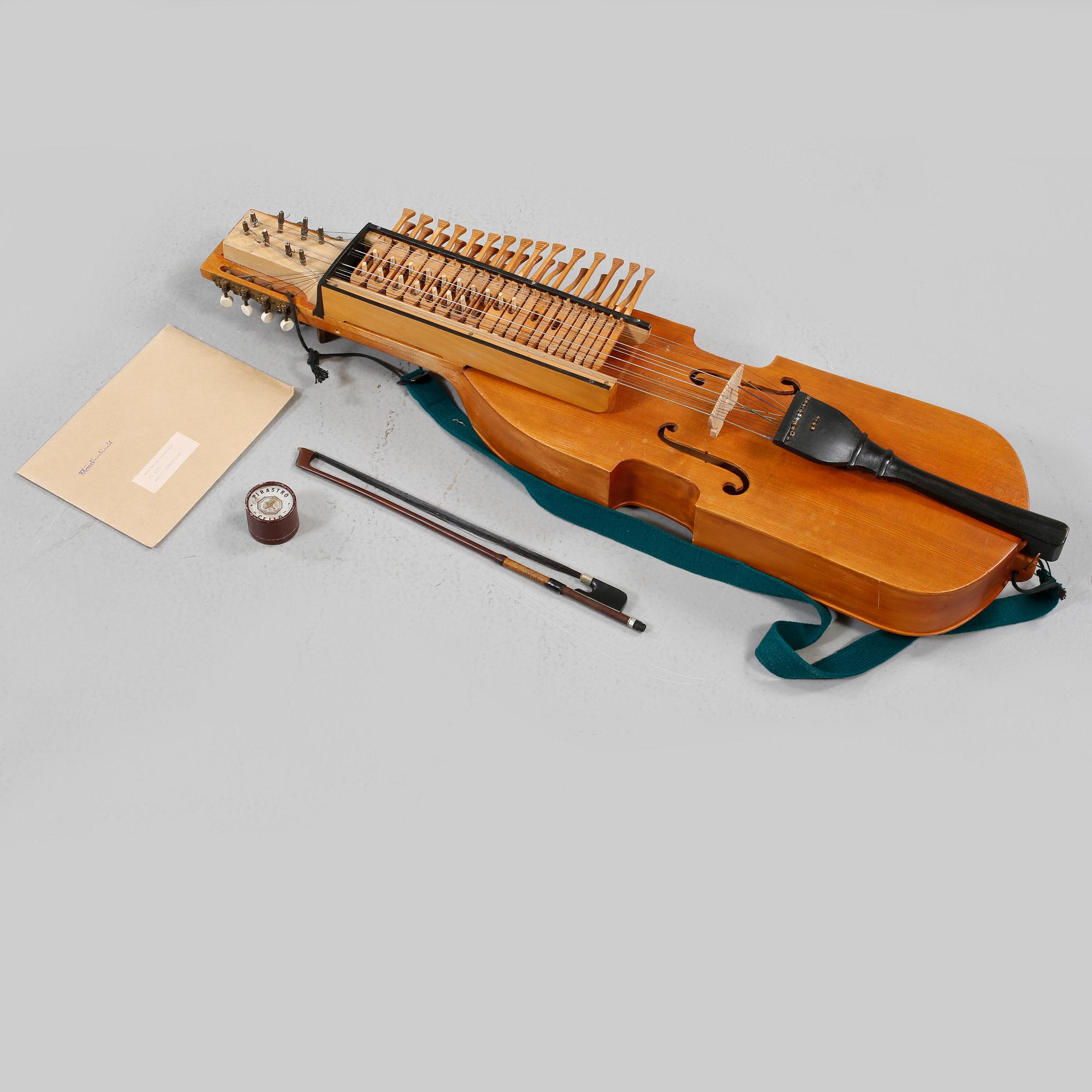 NYCKELHARPA, 1900-talets andra hälft.
