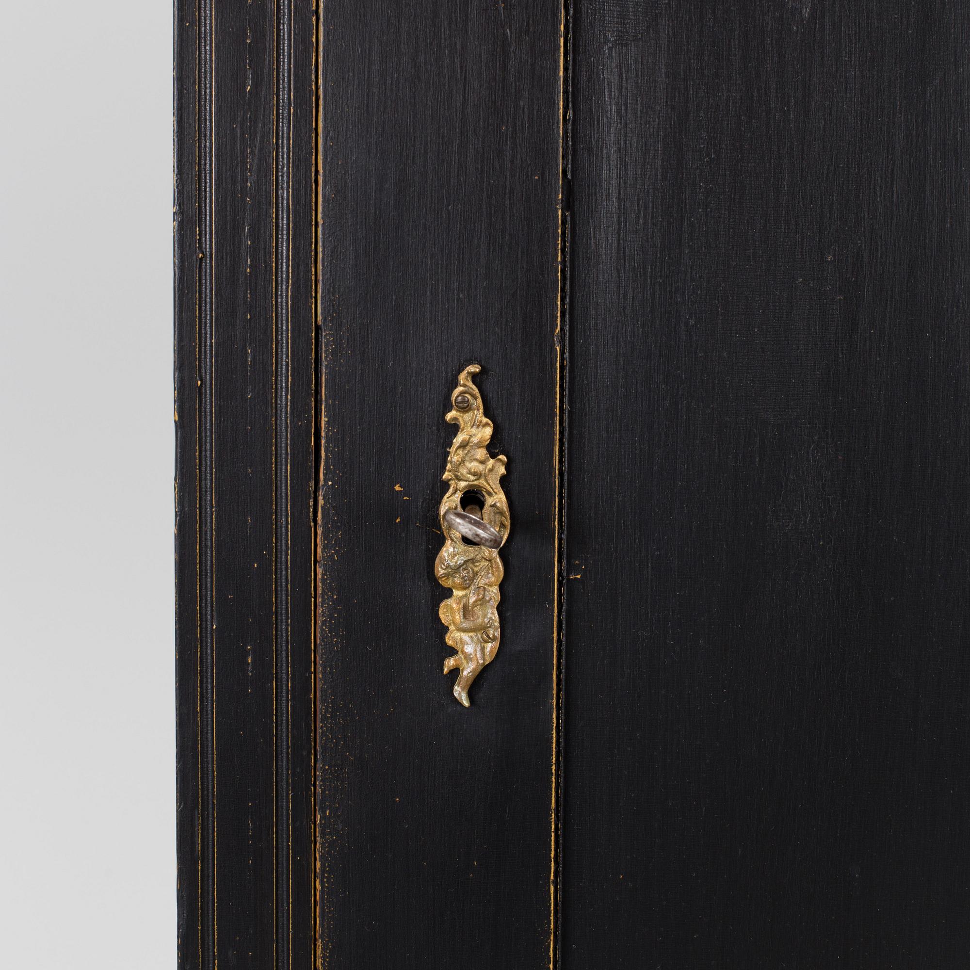 A late 1800s cabinet.