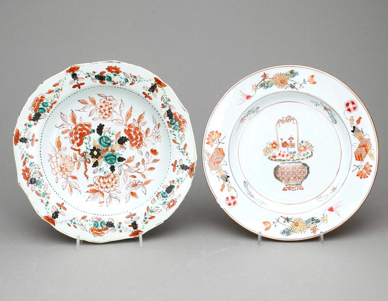 TALLRIKAR, 5 st, porslin, Kina, Qing dynastin, mestadels 1700-tal.