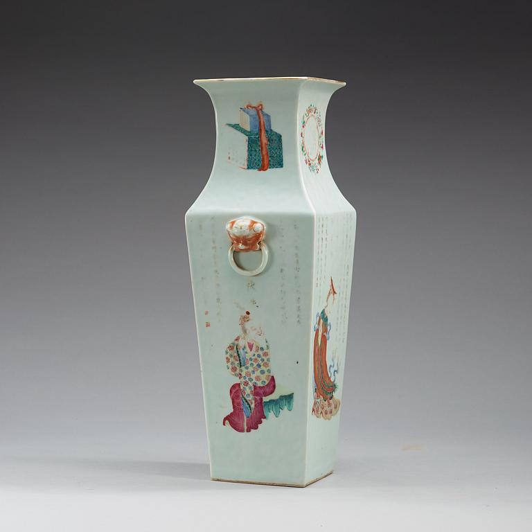 A famille rose vase, late Qing dynasty (1644-1912).