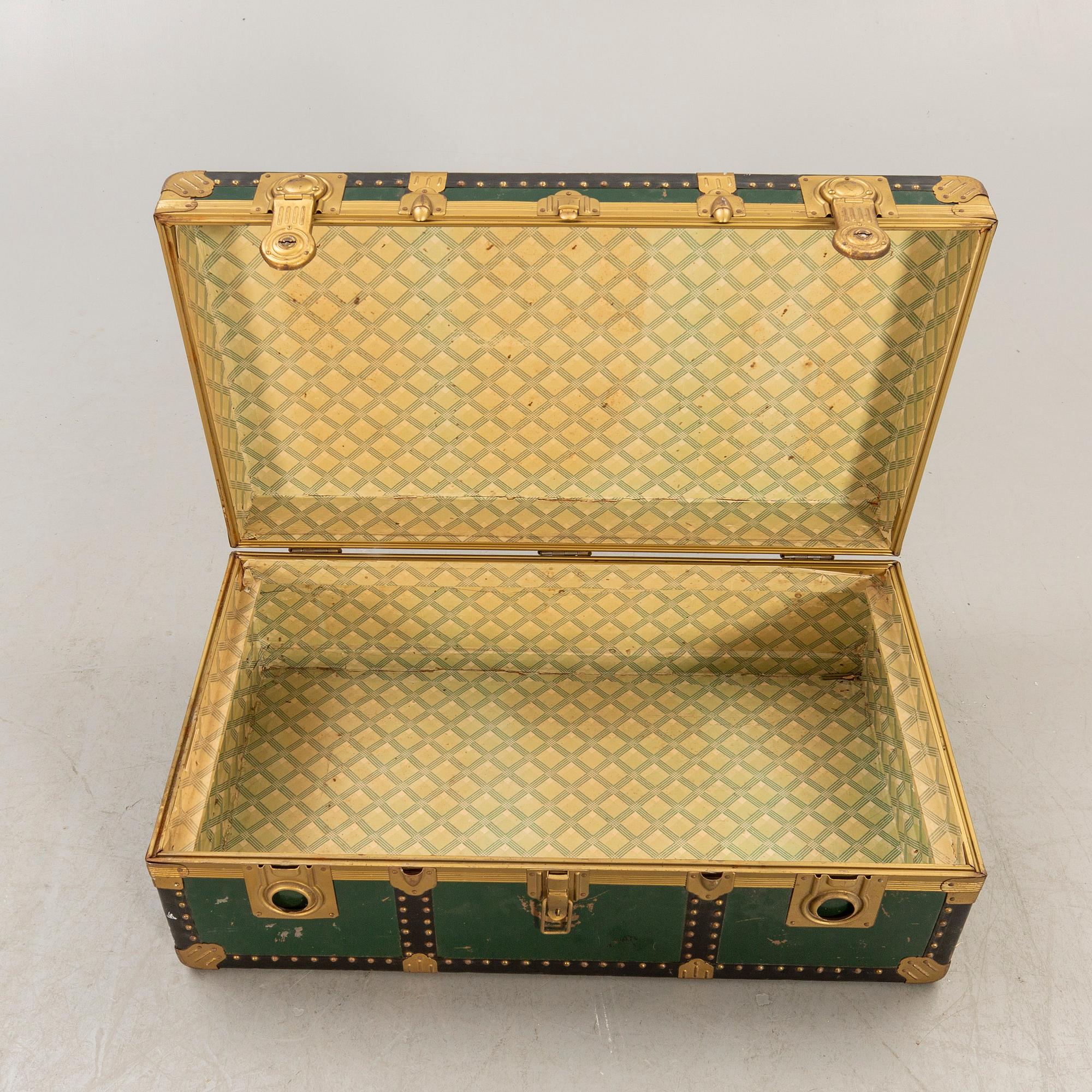 A mid 1900s Italian trunk.