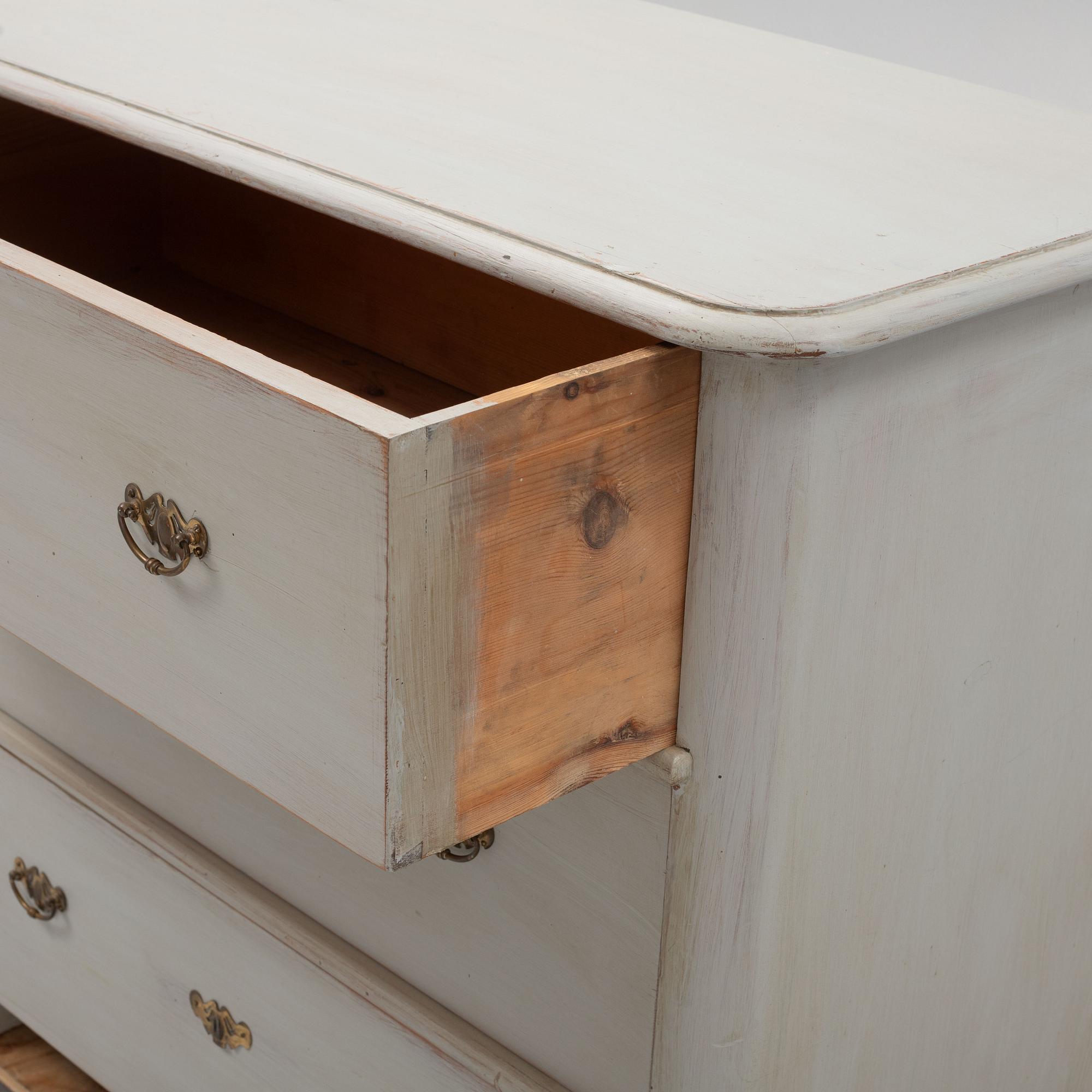 A chest of drawers, late 19th Century.