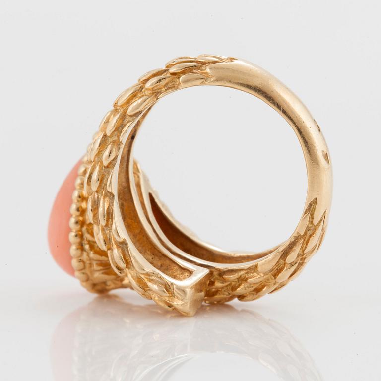 BOUCHERON.