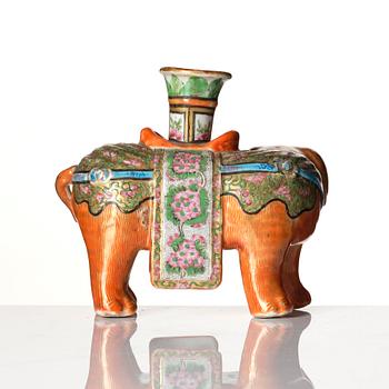 A Chinese Canton candle holder, Qing dynasty, 19th Century.