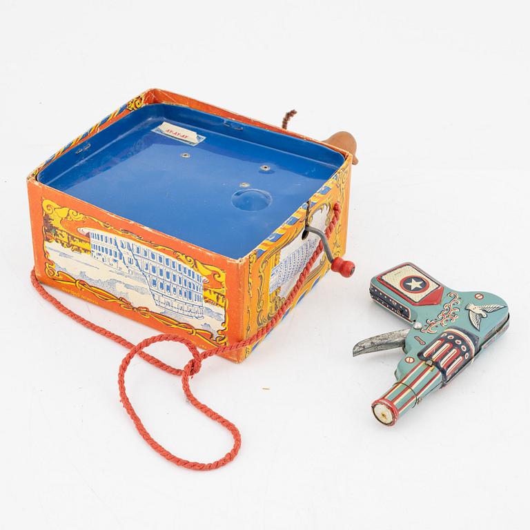 Fourteen tin toys, including Yonezawa, Japan, 20th Century.