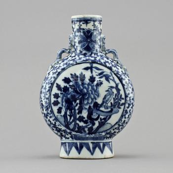 PILGRIMSKRUS, porslin, Kina, 1800-tal.