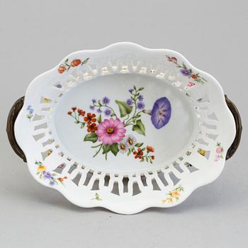 A porcelain bowl from Royal Copenhagen, Denmark, 1889-1922.