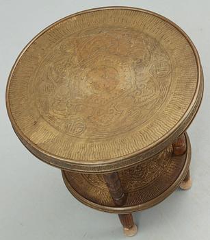 RÖKBORD, orientaliskt, 1900-tal.