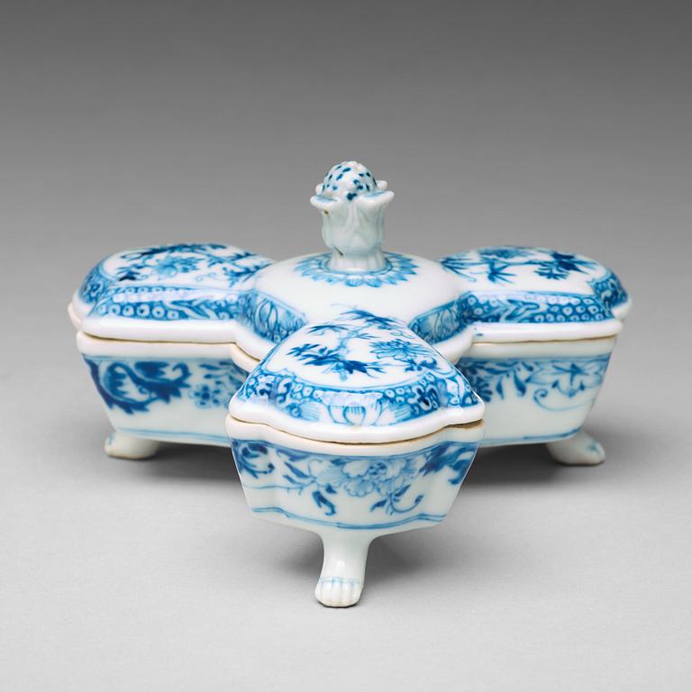 A blue and white cruet stand, Qing dynasty, Qianlong (1736-95).