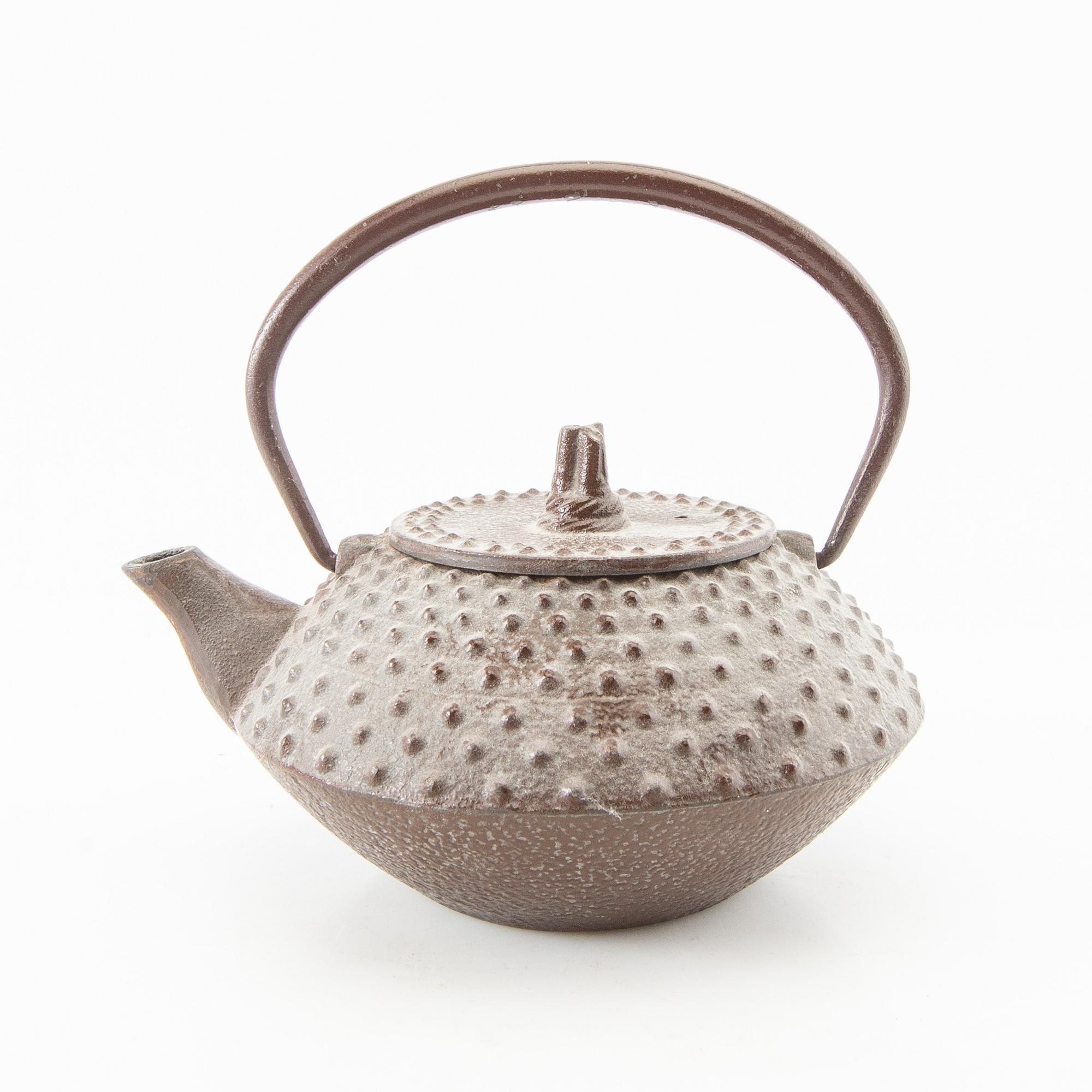 Teapot Japan 20th century iron.